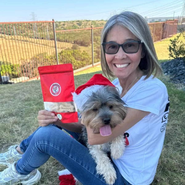 Happy customer celebrating Christmas with her dog and Makko’s Snack natural treats